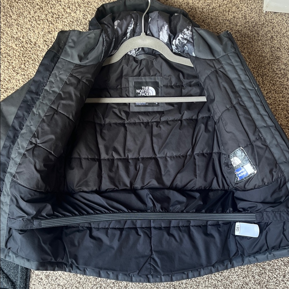 The North Face Kids' Insulated Ski Jacket - Picture 2 of 9